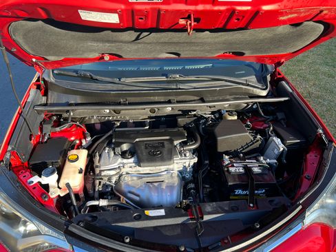 Used 2017 Toyota RAV4 LE image 4