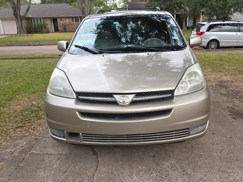 Used 2004 Toyota Sienna XLE Limited image 5