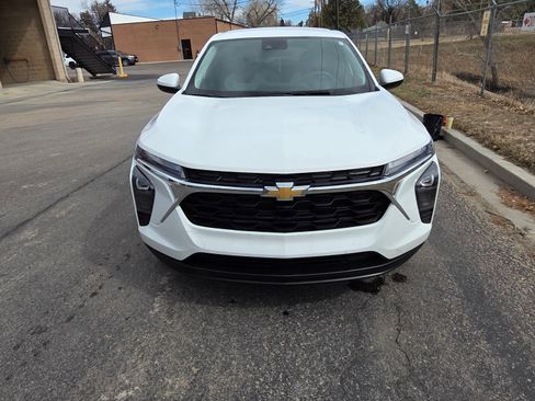 Used 2024 Chevrolet Trax LS w/ LS Convenience Package image 1