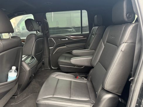 Used 2023 Cadillac Escalade ESV Luxury image 5