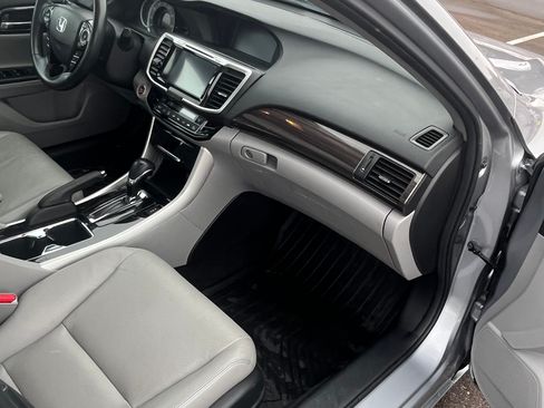 Used 2017 Honda Accord EX-L image 12