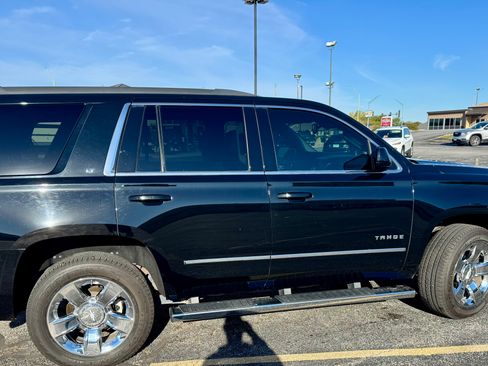 Used 2017 Chevrolet Tahoe LT w/ LT Signature Package image 2