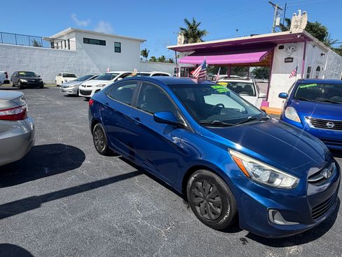 Used 2015 Hyundai Accent GLS FWD image 2