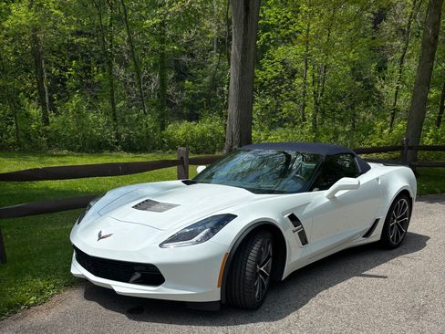 Used 2017 Chevrolet Corvette Grand Sport RWD image 1