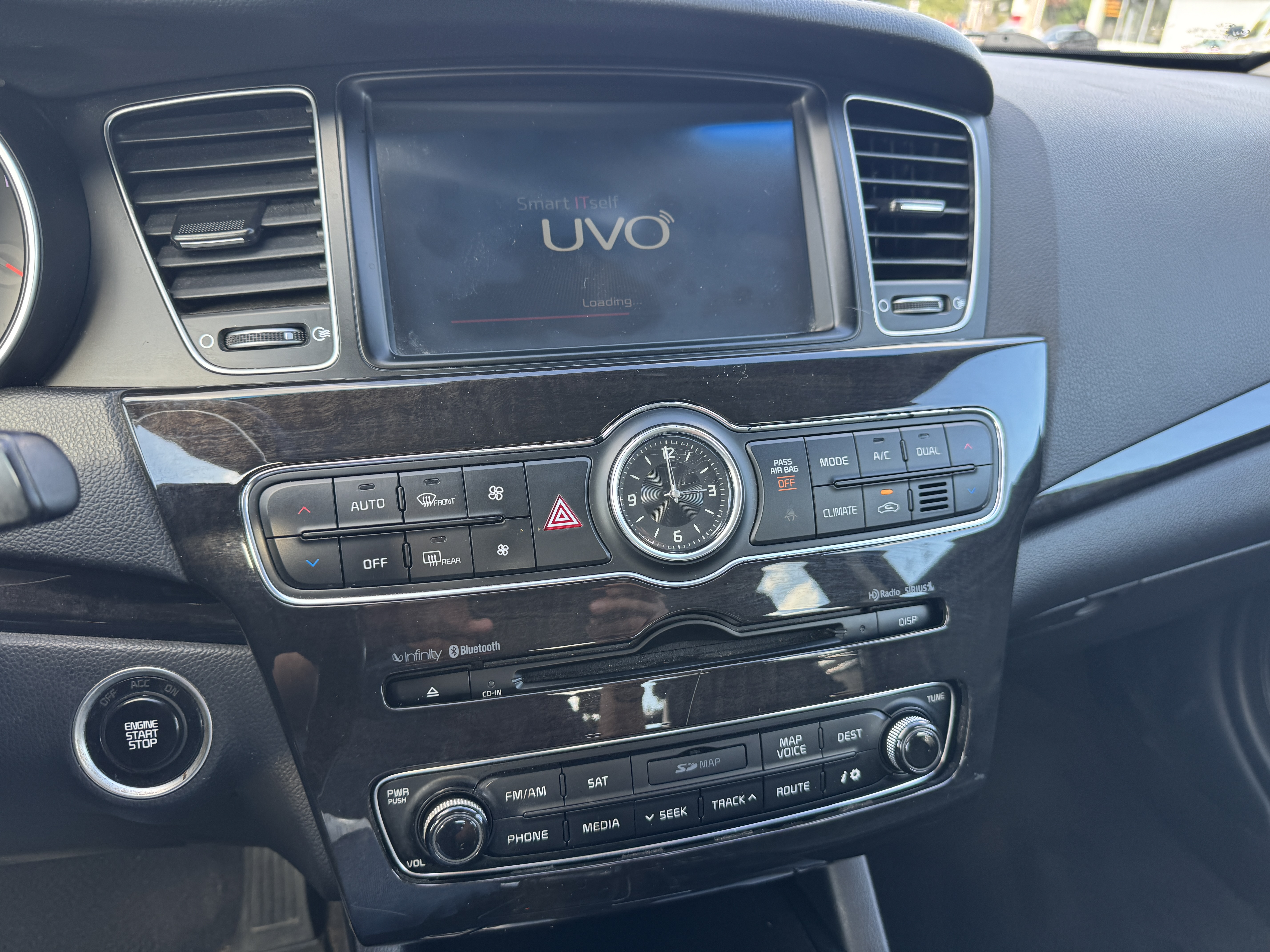 Used 2015 Kia Cadenza Premium w/ Luxury Package FWD image 8