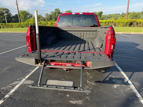 Used 2016 Ford F150 Lariat w/ Equipment Group 502A Luxury AWD/4WD image 6