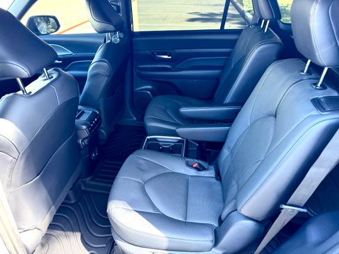 Used 2025 Toyota Grand Highlander AWD Hybrid image 31