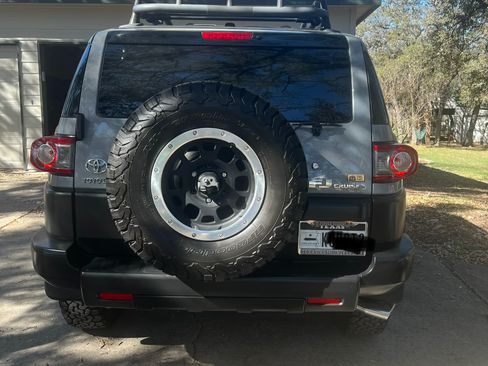 Used 2013 Toyota FJ Cruiser Sport Utility 2D w/ Trail Teams Special Edition image 4