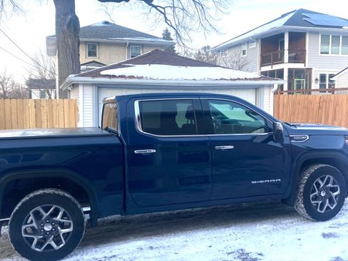 Used 2022 GMC Sierra 1500 SLT w/ SLT Convenience Package image 2