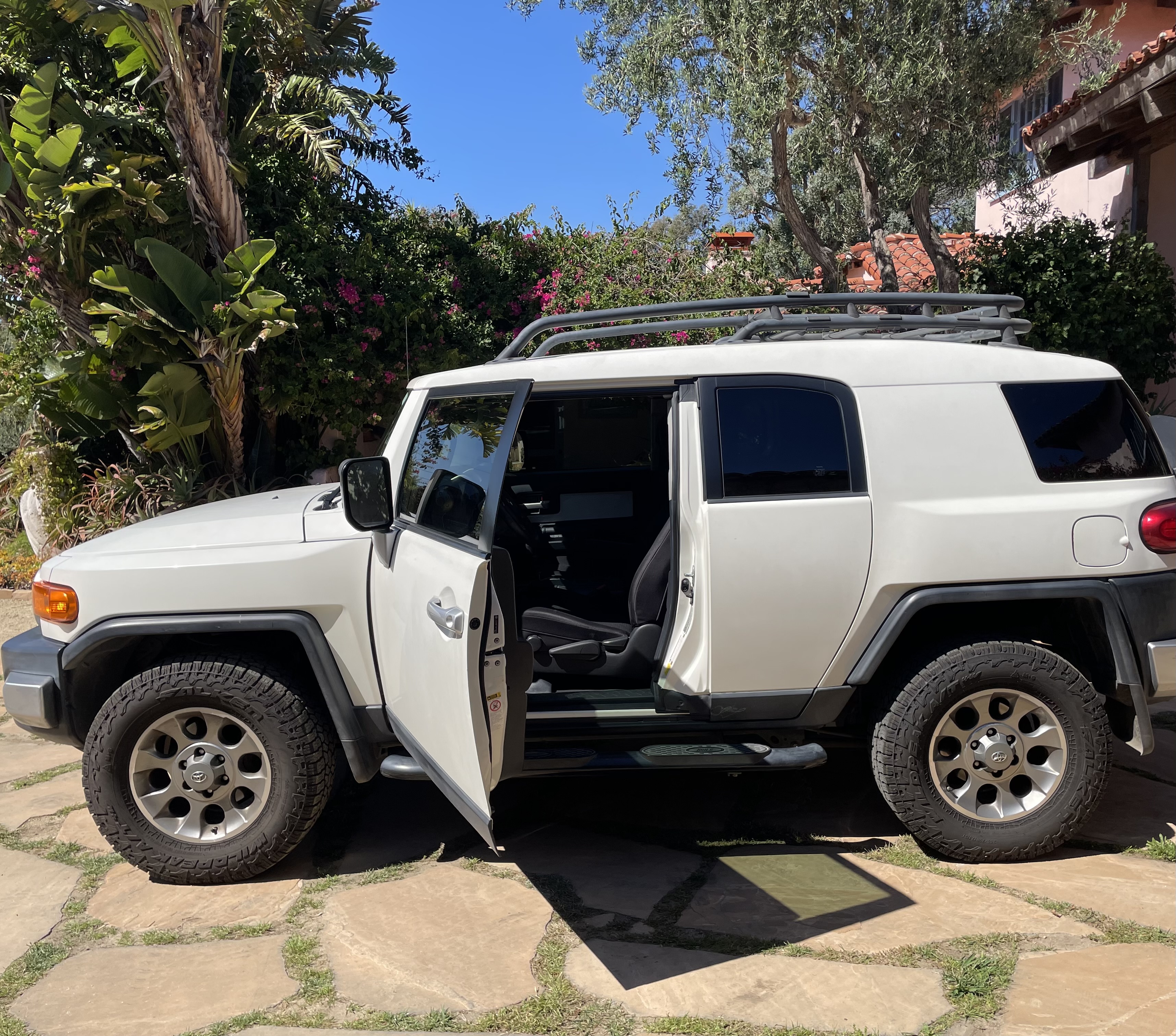 Used 2013 Toyota FJ Cruiser 4WD w/ Upgrade Pkg image 4