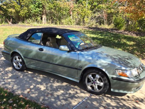 Used 2001 Saab 9-3 SE image 2