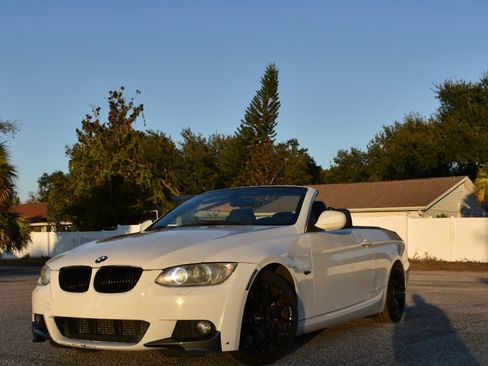 Used 2010 BMW 335i Convertible image 5