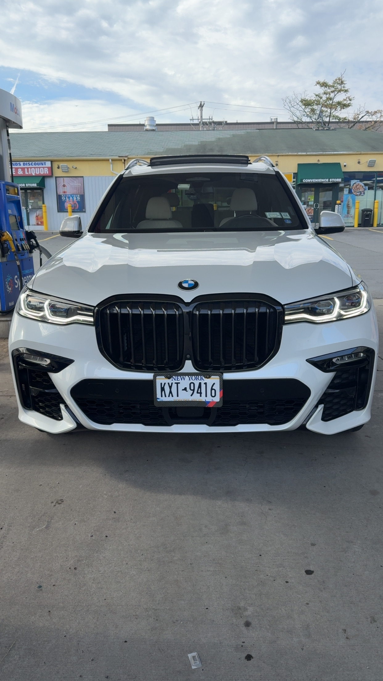 Used 2021 BMW X7 M50i AWD/4WD image 2