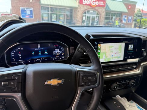 Used 2024 Chevrolet Silverado 2500 LT AWD/4WD image 4