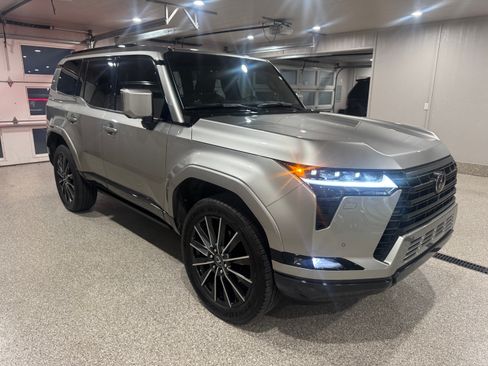 Used 2025 Lexus GX 550 w/ Accessory Package (2T) AWD/4WD image 20