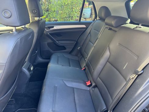 Used 2016 Volkswagen e-Golf SEL Premium image 9