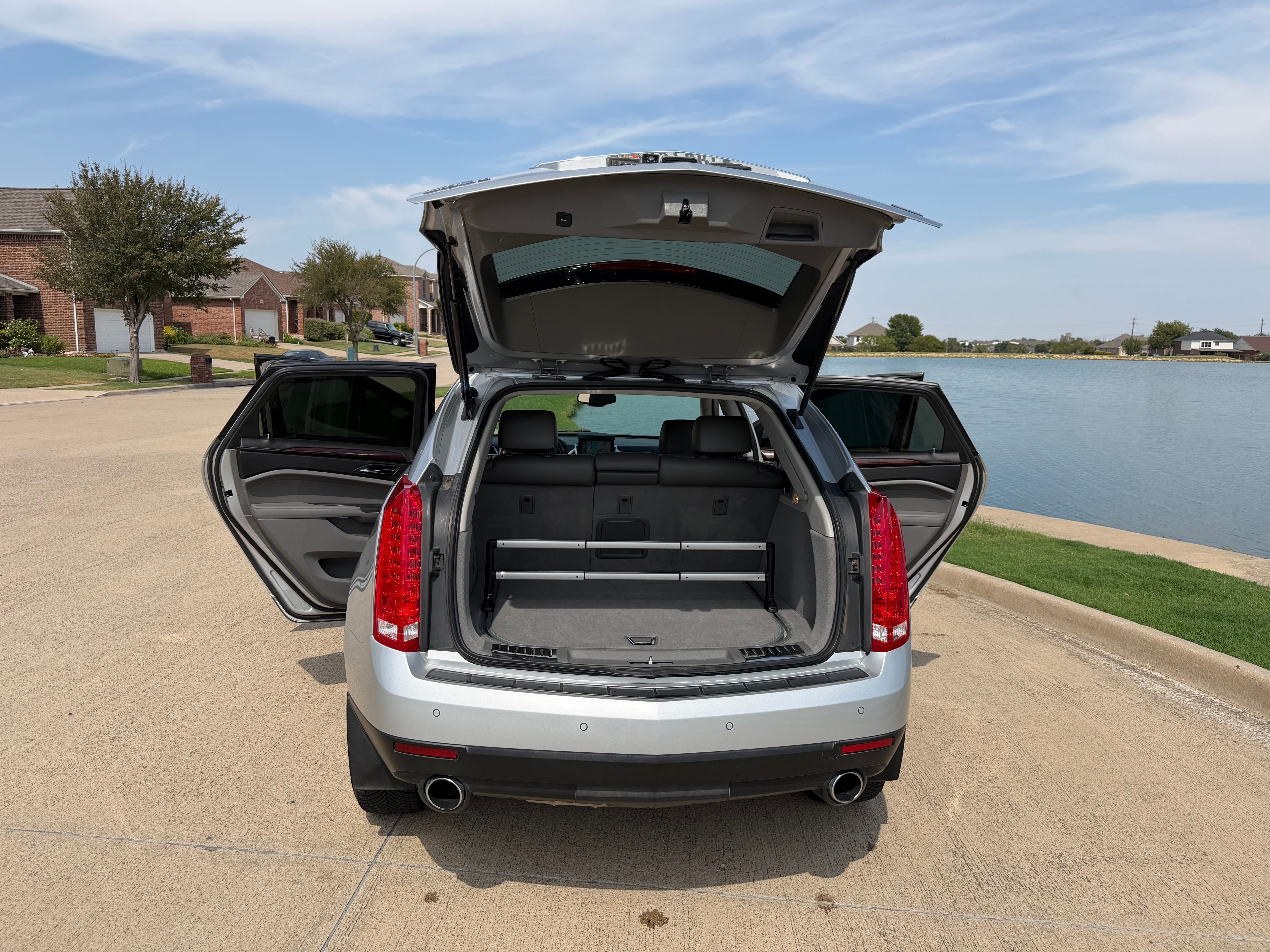 Used 2012 Cadillac SRX Luxury AWD/4WD image 2