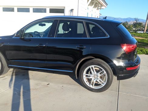 Used 2017 Audi Q5 2.0T Premium Plus w/ Technology Package image 2
