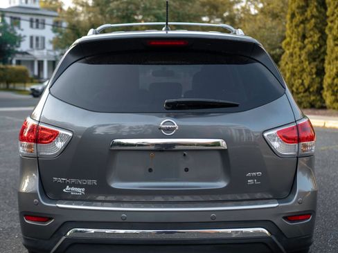 Used 2014 Nissan Pathfinder SV image 6