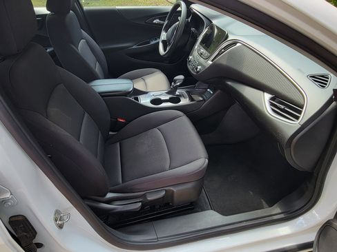 Used 2022 Chevrolet Malibu LT FWD image 9