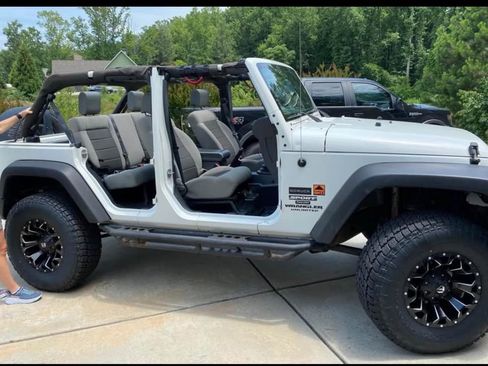 Used 2010 Jeep Wrangler Unlimited Sport image 12