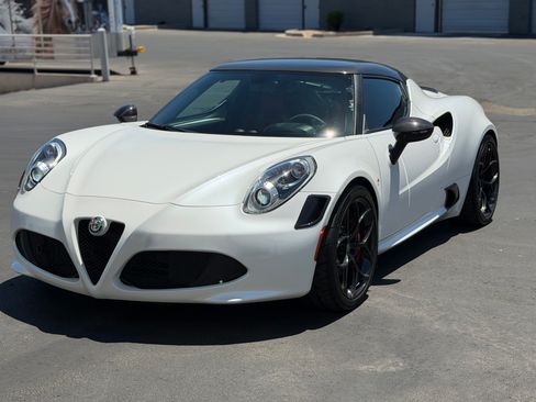 Used 2018 Alfa Romeo 4C Coupe w/ Coupe Track Package 1 RWD image 2