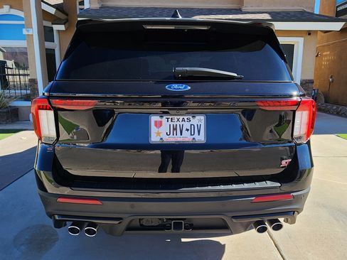 Used 2025 Ford Explorer ST image 9