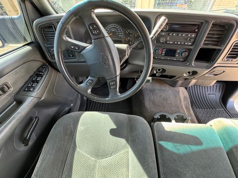 Used 2004 Chevrolet Silverado 2500 LS w/ Heavy-Duty Power Package image 9