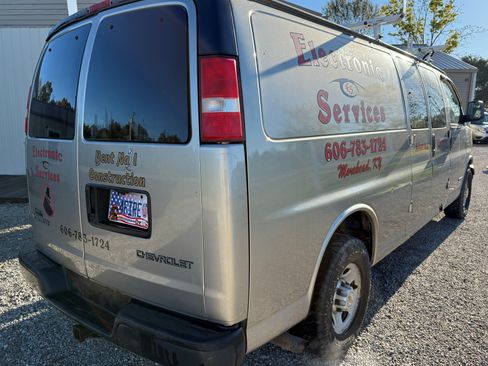 Used 2003 Chevrolet Express 3500 Extended Van 3D image 4