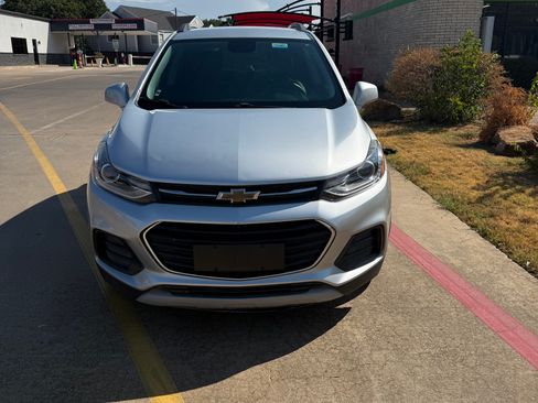 Used 2020 Chevrolet Trax LT w/ LT Convenience Package FWD image 8