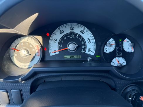 Used 2008 Toyota FJ Cruiser Sport Utility 2D image 12