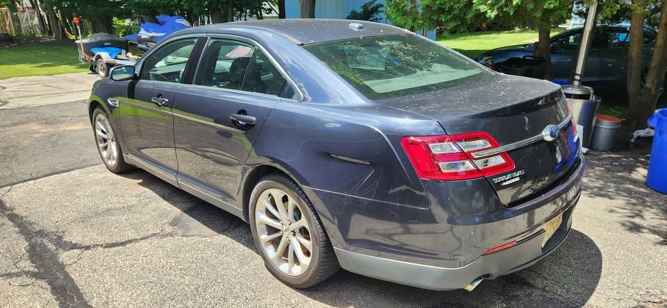 Used 2017 Ford Taurus Limited FWD image 5