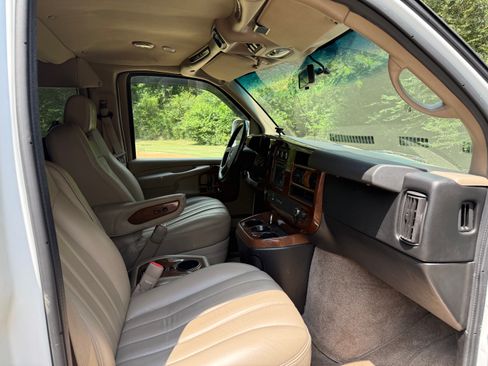 Used 2014 GMC Savana 2500 Extended RWD image 15
