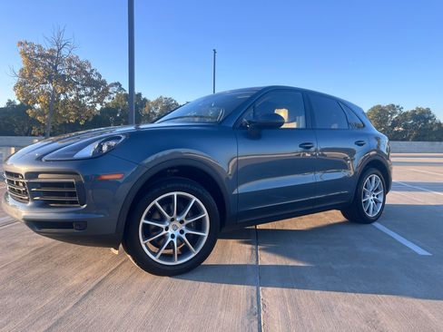 Used 2019 Porsche Cayenne Sport Utility 4D image 10