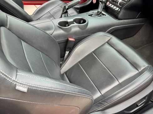 Used 2021 Ford Mustang Premium image 4