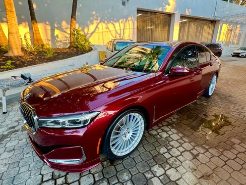 Used 2022 BMW ALPINA B7 xDrive w/ Luxury Rear Seating Package image 2