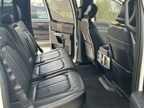 Used 2015 Ford F150 Platinum w/ Equipment Group 701A Luxury AWD/4WD image 11