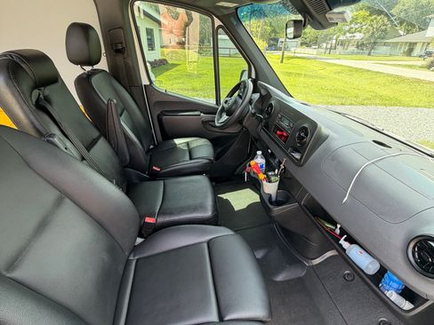 Used 2021 Mercedes-Benz Sprinter 3500 image 10