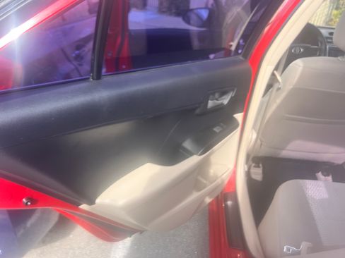 Used 2013 Toyota Camry LE image 11