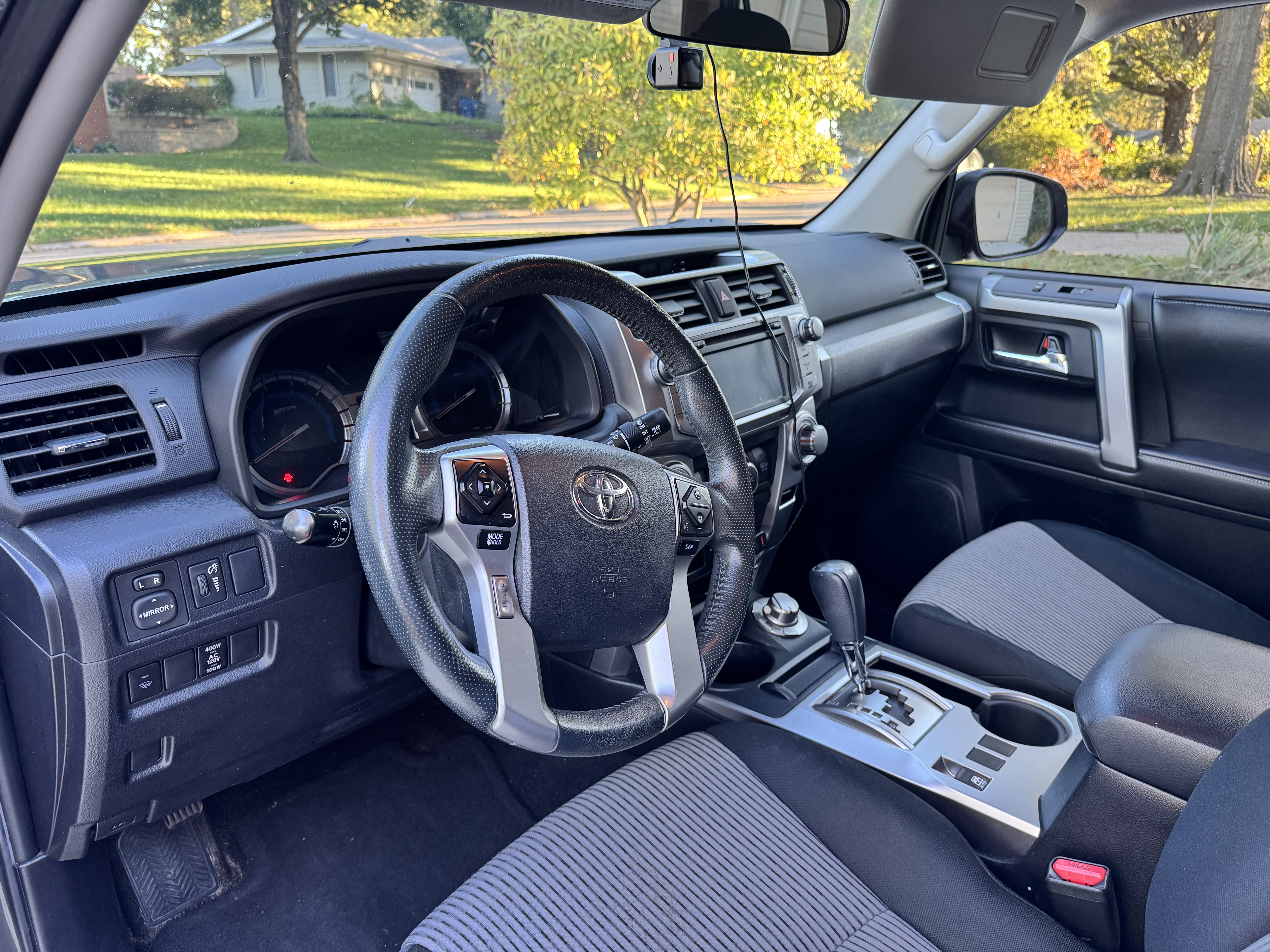 Used 2015 Toyota 4Runner SR5 AWD/4WD image 4
