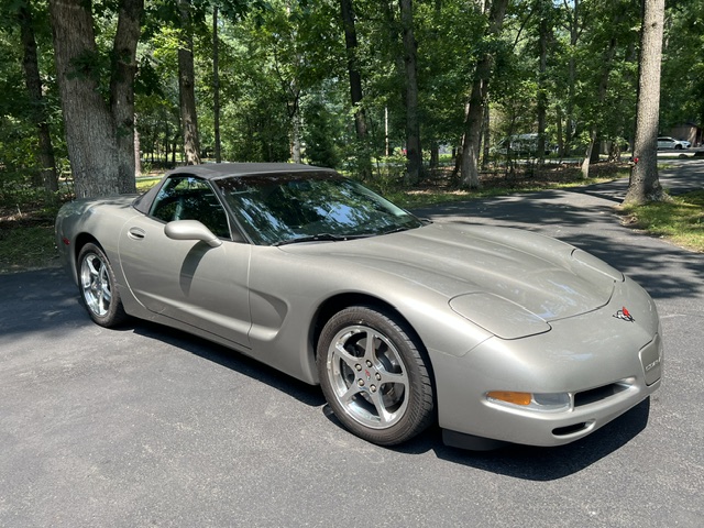 Used 2002 Chevrolet Corvette Convertible w/ Preferred Equipment Group2 RWD image 2