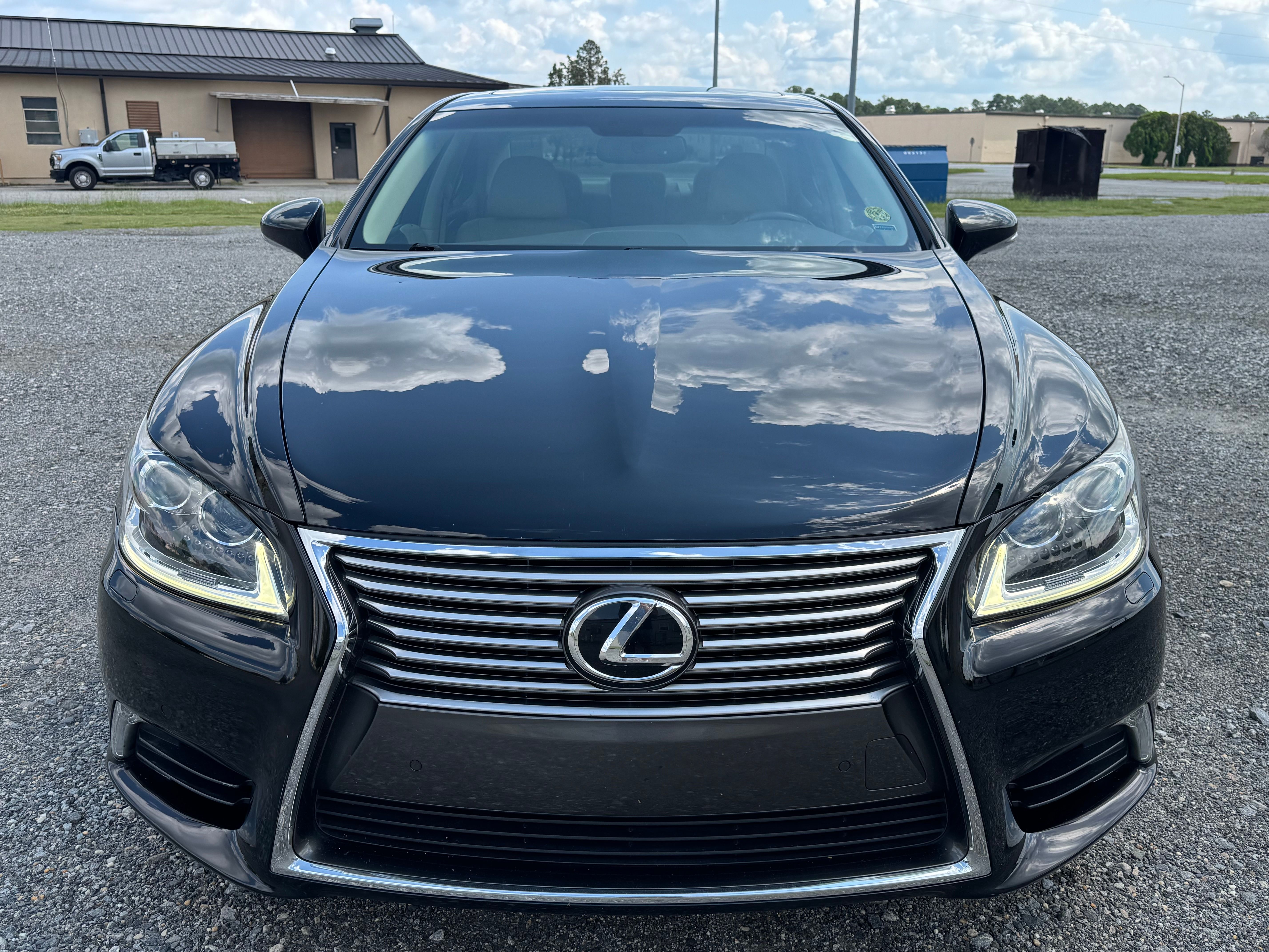 Used 2015 Lexus LS 460 w/ Comfort Package RWD image 2