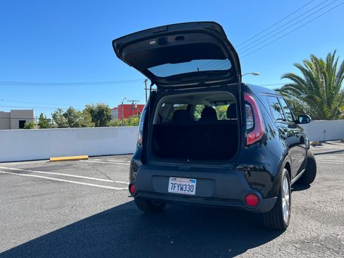 Used 2014 Kia Soul + image 11