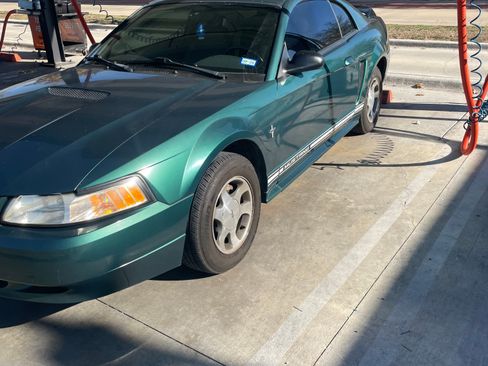 Used 2000 Ford Mustang Coupe image 2