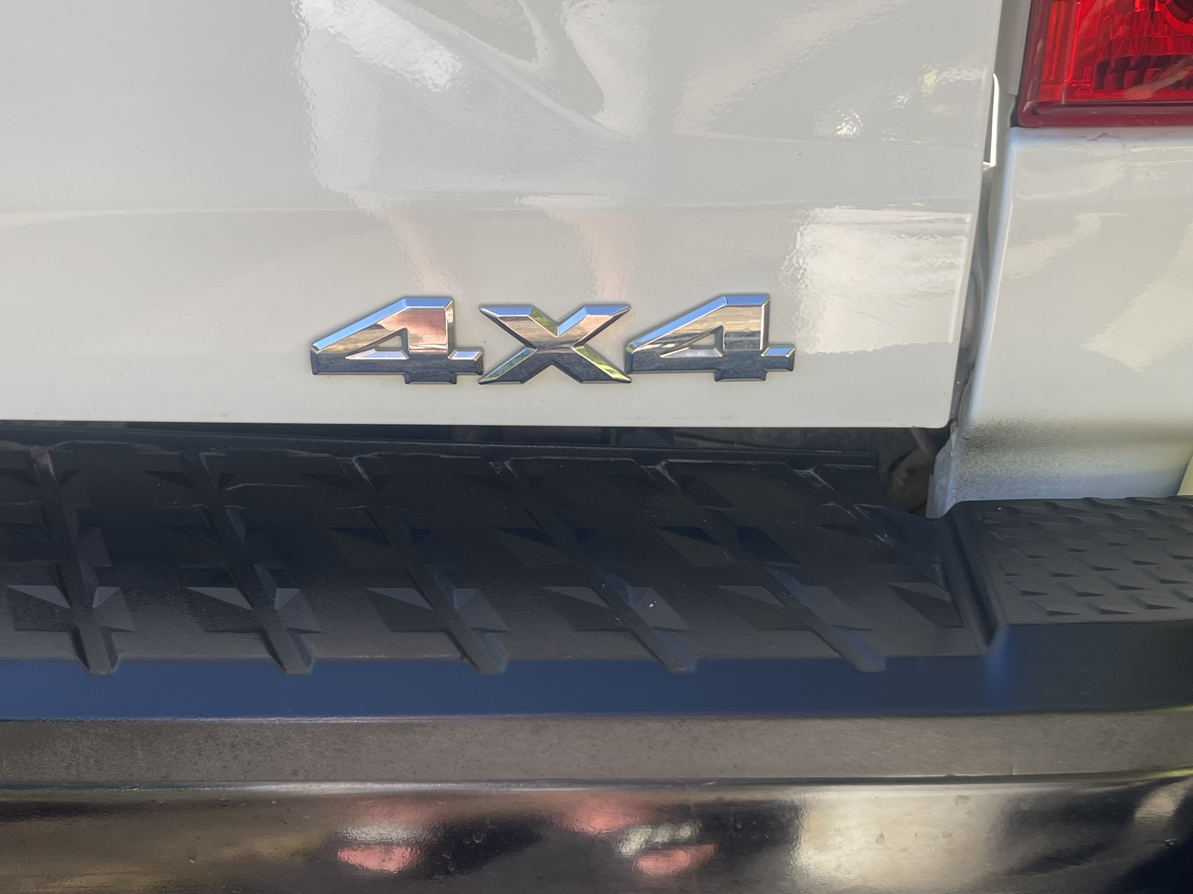 Used 2017 Nissan Titan S AWD/4WD image 5