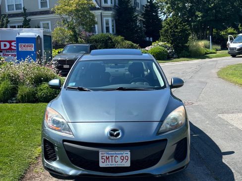 Used 2012 MAZDA MAZDA3 i Touring FWD image 2