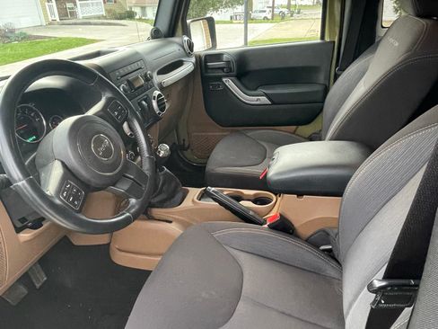 Used 2013 Jeep Wrangler Rubicon w/ PWR Convenience Group image 9