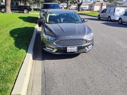 Used 2018 Ford Fusion SE w/ Equipment Group 601A image 4