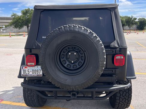 Used 2005 Jeep Wrangler Rubicon AWD/4WD image 9