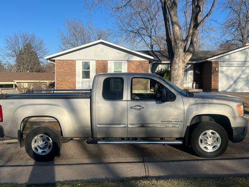 Used 2008 GMC Sierra 2500 SLT w/ Convenience Package image 6
